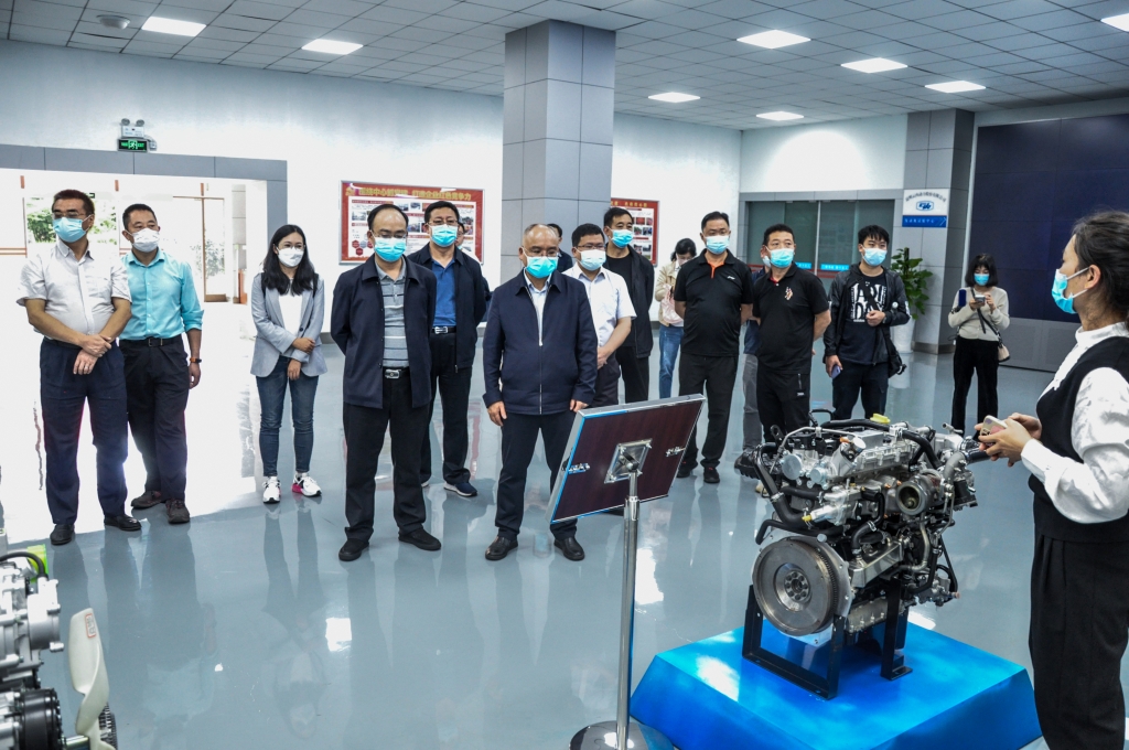 �������˴�ί������򵼵�CQ9�����ӹٷ���վ������չ����